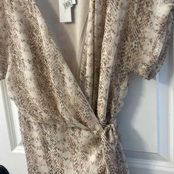 ALL in FAVOR Wrap dress Nordstrom new with tags M - Picture 3 of 3